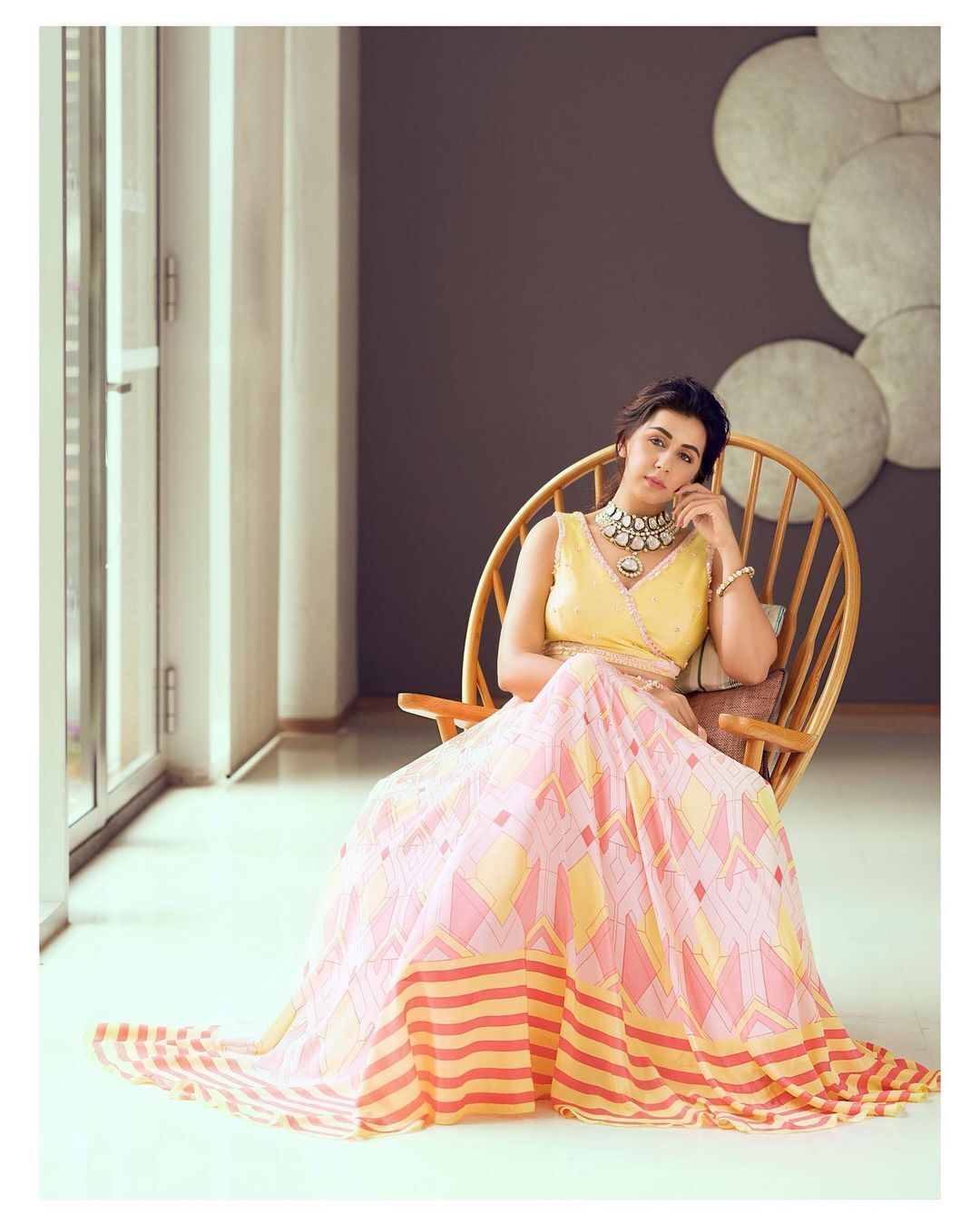 നീല ചിറകുവിടർത്തി നിക്കി ഗൽറാണി, ചിത്രങ്ങൾ കാണാം