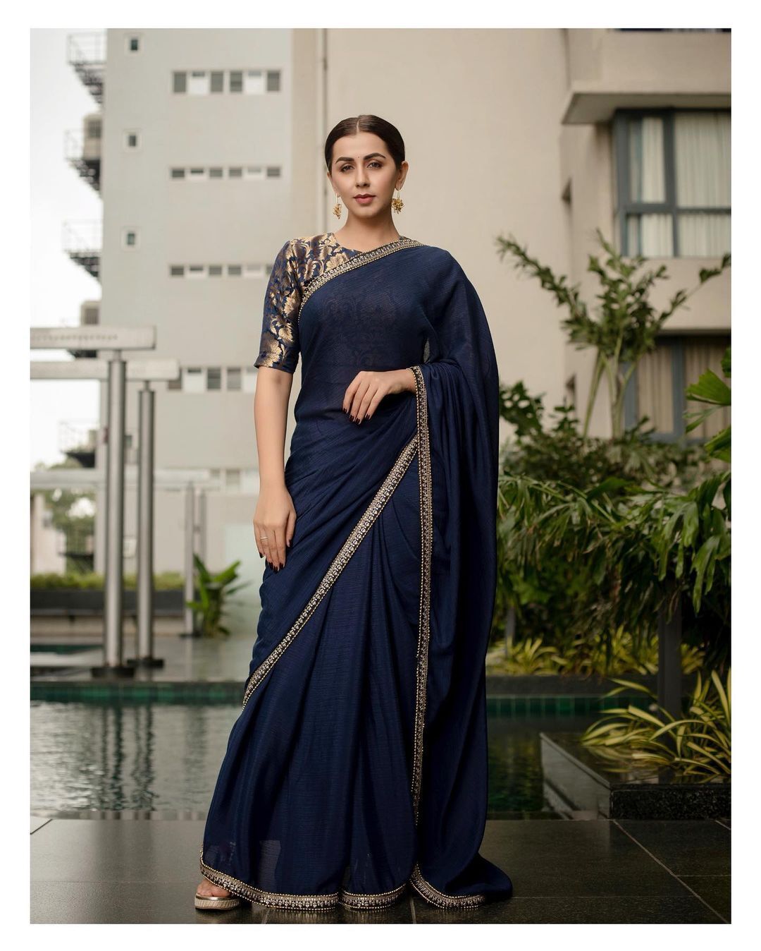 നീല ചിറകുവിടർത്തി നിക്കി ഗൽറാണി, ചിത്രങ്ങൾ കാണാം