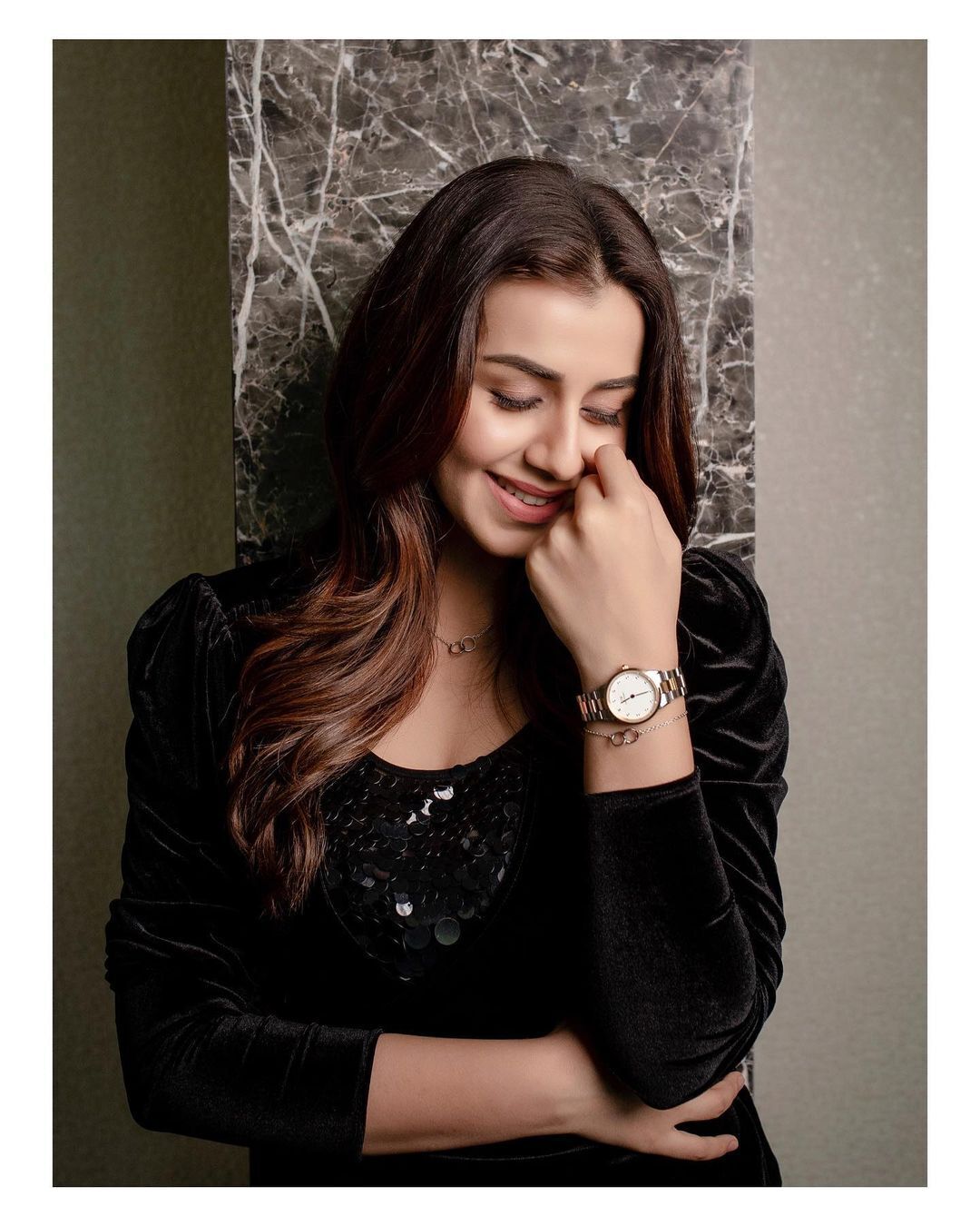 നീല ചിറകുവിടർത്തി നിക്കി ഗൽറാണി, ചിത്രങ്ങൾ കാണാം