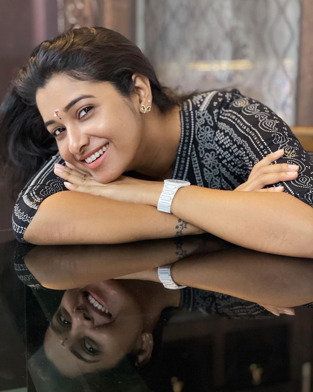 മോഡേണ്‍ ലുക്കില്‍ തിളങ്ങി പ്രിയാ ഭവാനി ശങ്കര്‍; വൈറല്‍ ചിത്രങ്ങള്‍ കാണാം