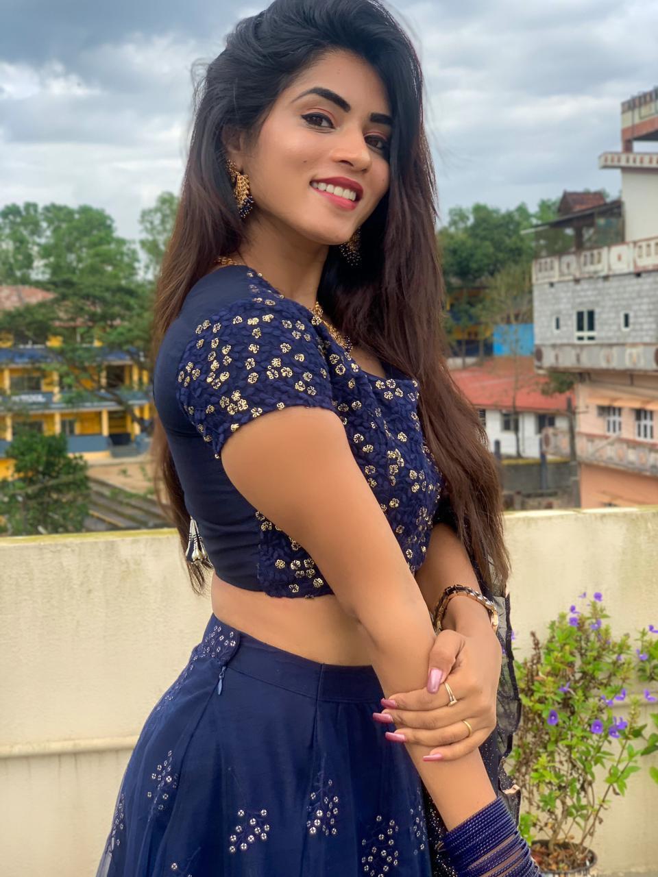 ആരാധകരെ ഞെട്ടിപ്പിക്കുന്ന ഫോട്ടോഷൂട്ടുമായി വിരണിക ഷെട്ടി; സോഷ്യല്‍ മീഡിയയെ പിടിച്ചുകുലുക്കിയ ചിത്രങ്ങള്‍ കാണാം