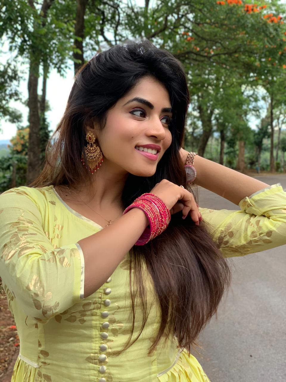 ആരാധകരെ ഞെട്ടിപ്പിക്കുന്ന ഫോട്ടോഷൂട്ടുമായി വിരണിക ഷെട്ടി; സോഷ്യല്‍ മീഡിയയെ പിടിച്ചുകുലുക്കിയ ചിത്രങ്ങള്‍ കാണാം