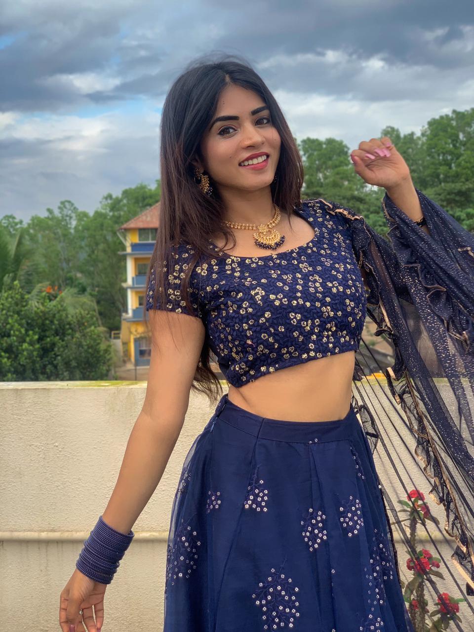 ആരാധകരെ ഞെട്ടിപ്പിക്കുന്ന ഫോട്ടോഷൂട്ടുമായി വിരണിക ഷെട്ടി; സോഷ്യല്‍ മീഡിയയെ പിടിച്ചുകുലുക്കിയ ചിത്രങ്ങള്‍ കാണാം