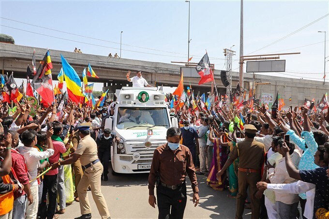 തമിഴ്‌നാടിനെ ഇളക്കിമറിച്ച് എഐഎഡിഎംകെ തിരഞ്ഞെടുപ്പ് പ്രചാരണം; ചിത്രങ്ങള്‍