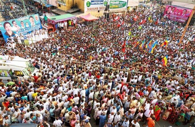 തമിഴ്‌നാടിനെ ഇളക്കിമറിച്ച് എഐഎഡിഎംകെ തിരഞ്ഞെടുപ്പ് പ്രചാരണം; ചിത്രങ്ങള്‍