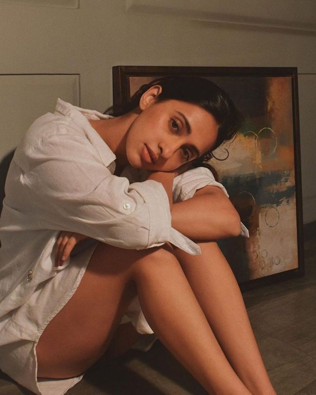 ഹോട്ട് ലുക്കിൽ നടി അകാൻഷ, ചിത്രങ്ങൾ കാണാം