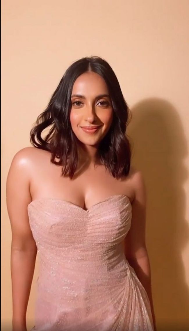 ഹോട്ട് ലുക്കിൽ നടി അകാൻഷ, ചിത്രങ്ങൾ കാണാം