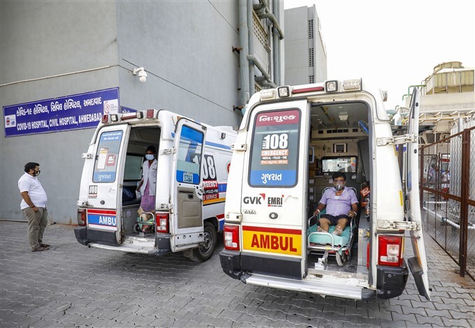 COVID Second Wave: Ambulances carrying COVID-19 patients lined up outside Hospital Across India