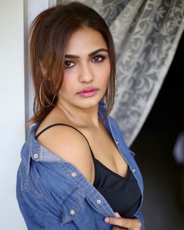 ആര്‍ഥി വെങ്കിടേഷിന്റെ ആകര്‍ഷകമായ ചിത്രങ്ങള്‍ കാണാം