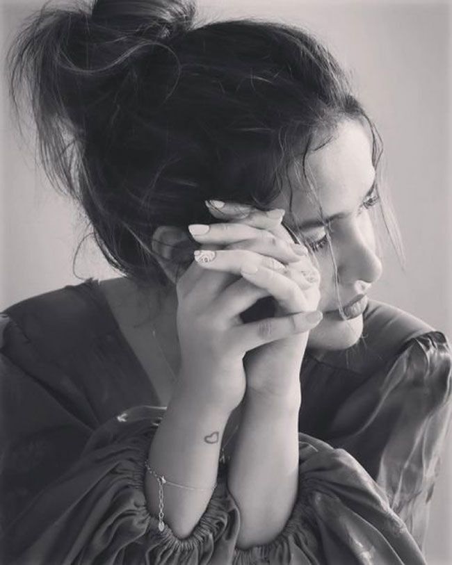 നടി ഐഷ ശര്‍മയുടെ ഹോട്ട് ആന്റ് ക്യൂട്ട് ചിത്രങ്ങള്‍ കാണാം