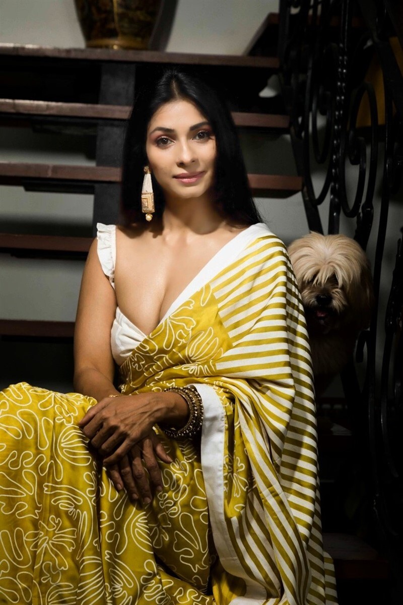 മഞ്ഞയിൽ സുന്ദരിയായി തനിഷ മുഖർജി..നടിയുടെ  പുതിയ ചിത്രങ്ങൾ കാണാം