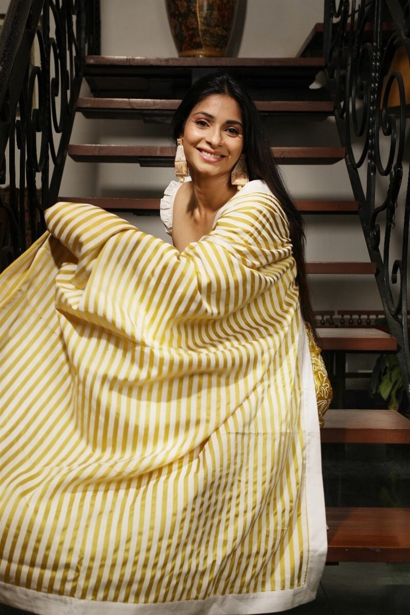 മഞ്ഞയിൽ സുന്ദരിയായി തനിഷ മുഖർജി..നടിയുടെ  പുതിയ ചിത്രങ്ങൾ കാണാം