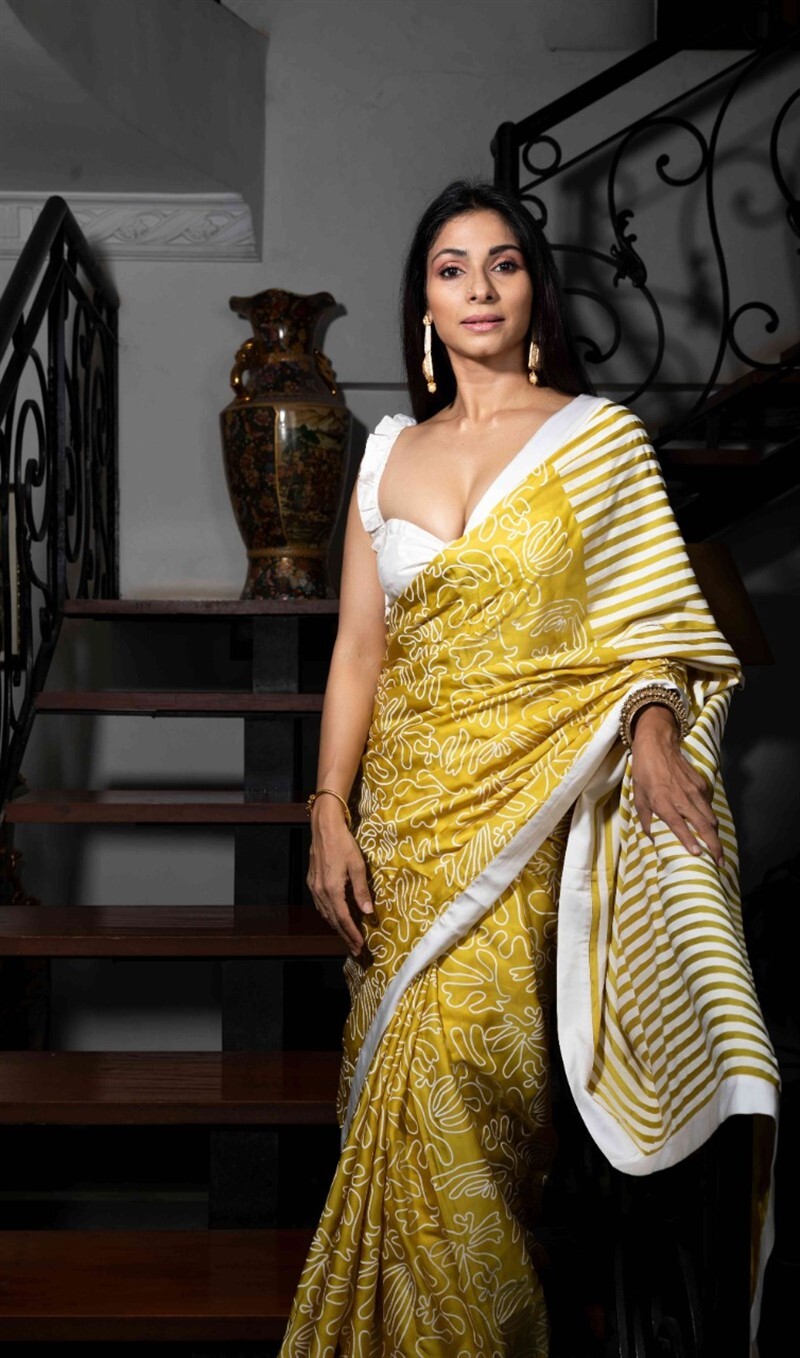 മഞ്ഞയിൽ സുന്ദരിയായി തനിഷ മുഖർജി..നടിയുടെ  പുതിയ ചിത്രങ്ങൾ കാണാം