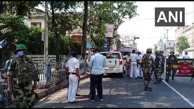 Bomb hurled near Mahajati Sadan Auditorium in Kolkata