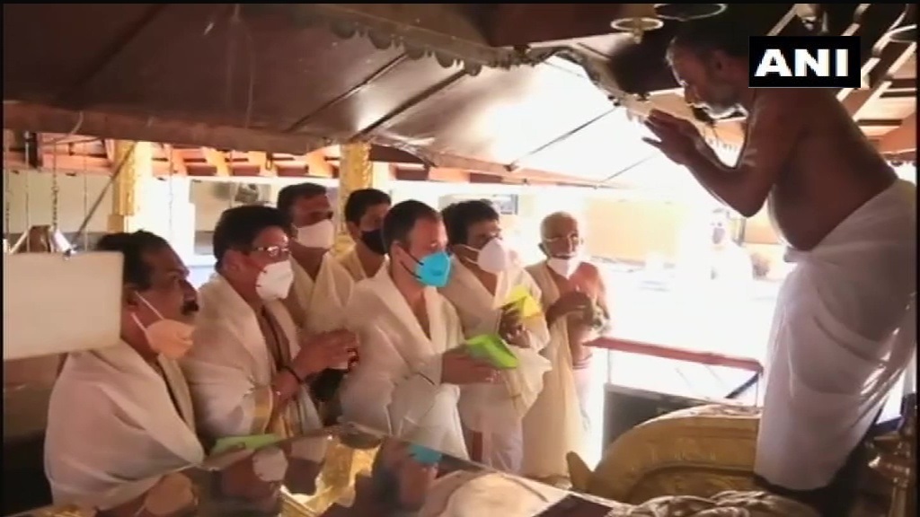 വയനാട്ടിലെ തിരുനെല്ലി ക്ഷേത്രത്തില്‍ രാഹുല്‍ ഗാന്ധി പ്രാര്‍ഥനയ്ക്ക് എത്തിയപ്പോള്‍, ചിത്രങ്ങൾ കാണാം