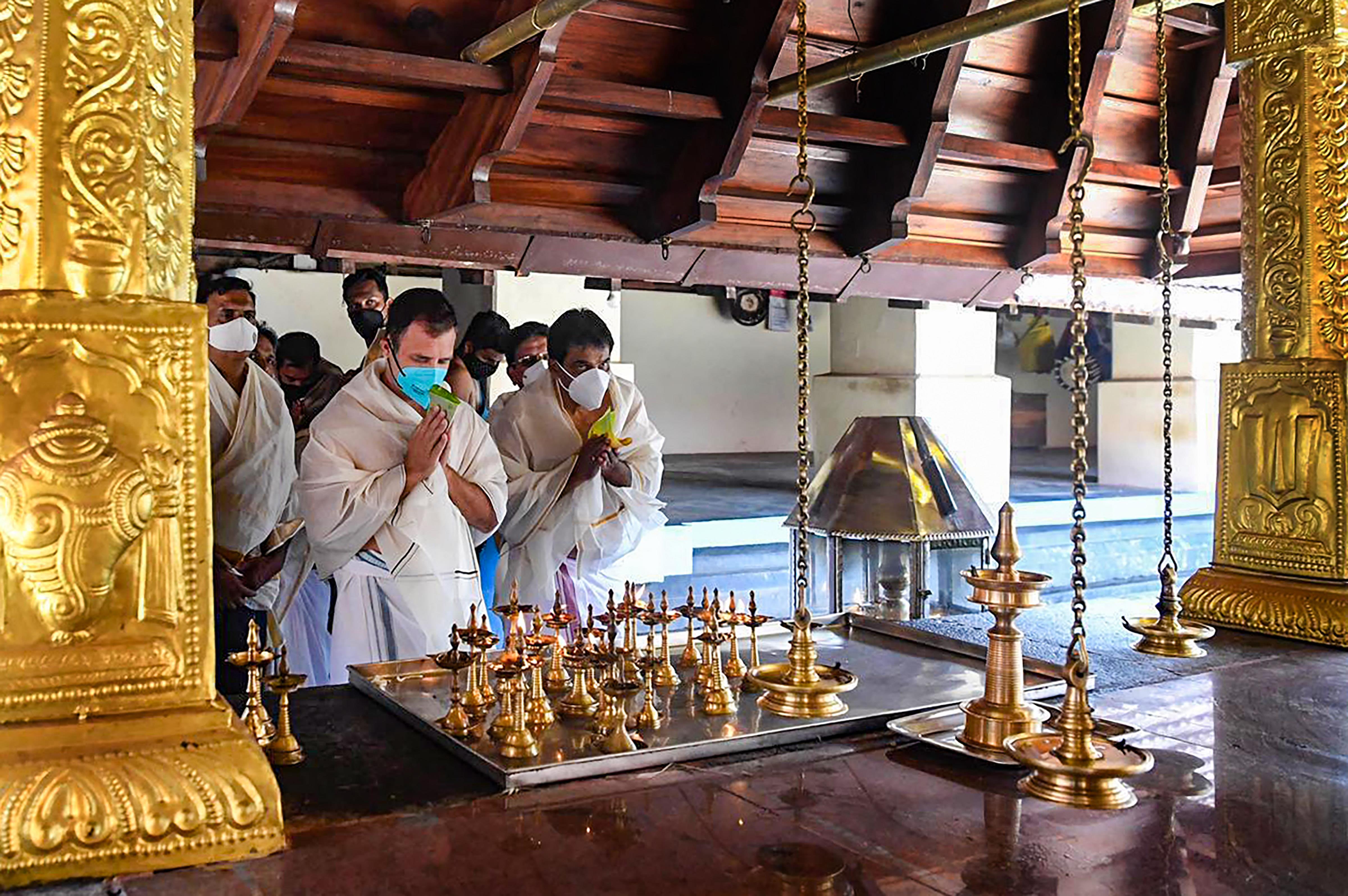 വയനാട്ടിലെ തിരുനെല്ലി ക്ഷേത്രത്തില്‍ രാഹുല്‍ ഗാന്ധി പ്രാര്‍ഥനയ്ക്ക് എത്തിയപ്പോള്‍, ചിത്രങ്ങൾ കാണാം