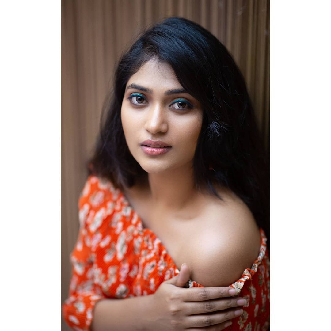 ആരാധകരെ ഞെട്ടിച്ച് അനന്യാമണിയുടെ ധാവണി ഫോട്ടോഷൂട്ട്; വൈറലായ ചിത്രങ്ങള്‍ കാണാം