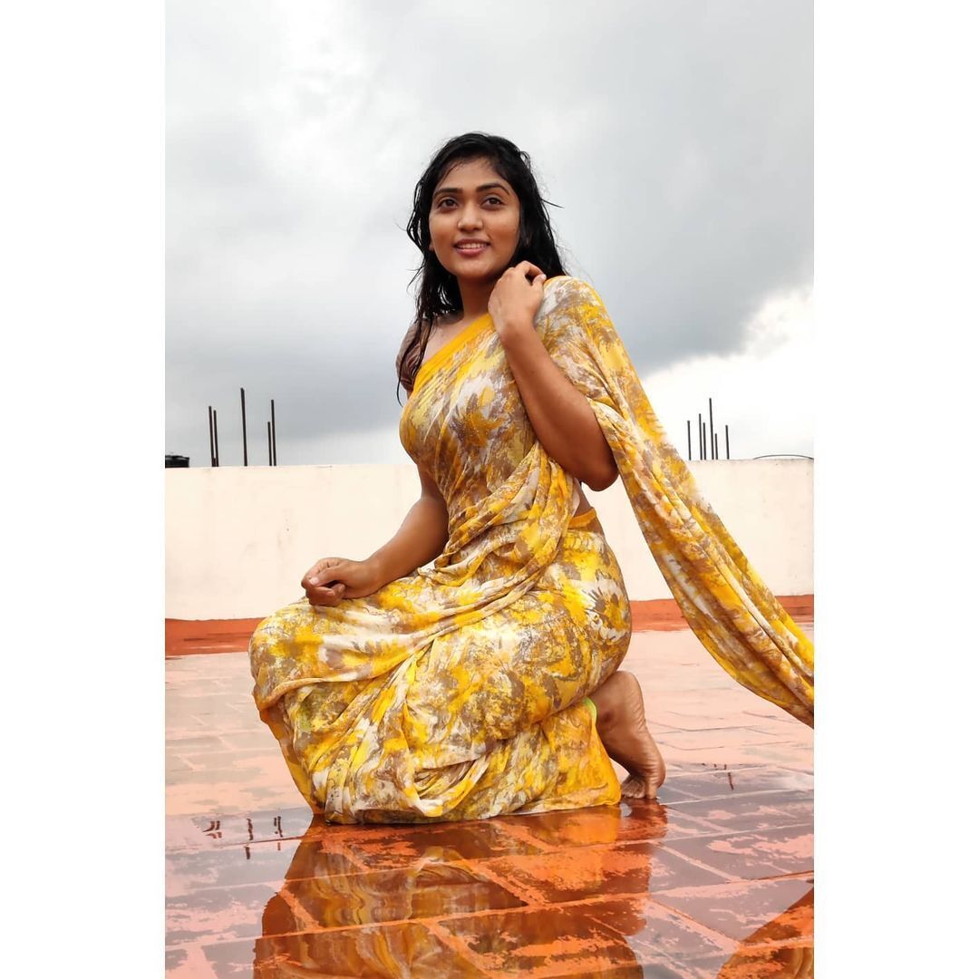 ആരാധകരെ ഞെട്ടിച്ച് അനന്യാമണിയുടെ ധാവണി ഫോട്ടോഷൂട്ട്; വൈറലായ ചിത്രങ്ങള്‍ കാണാം