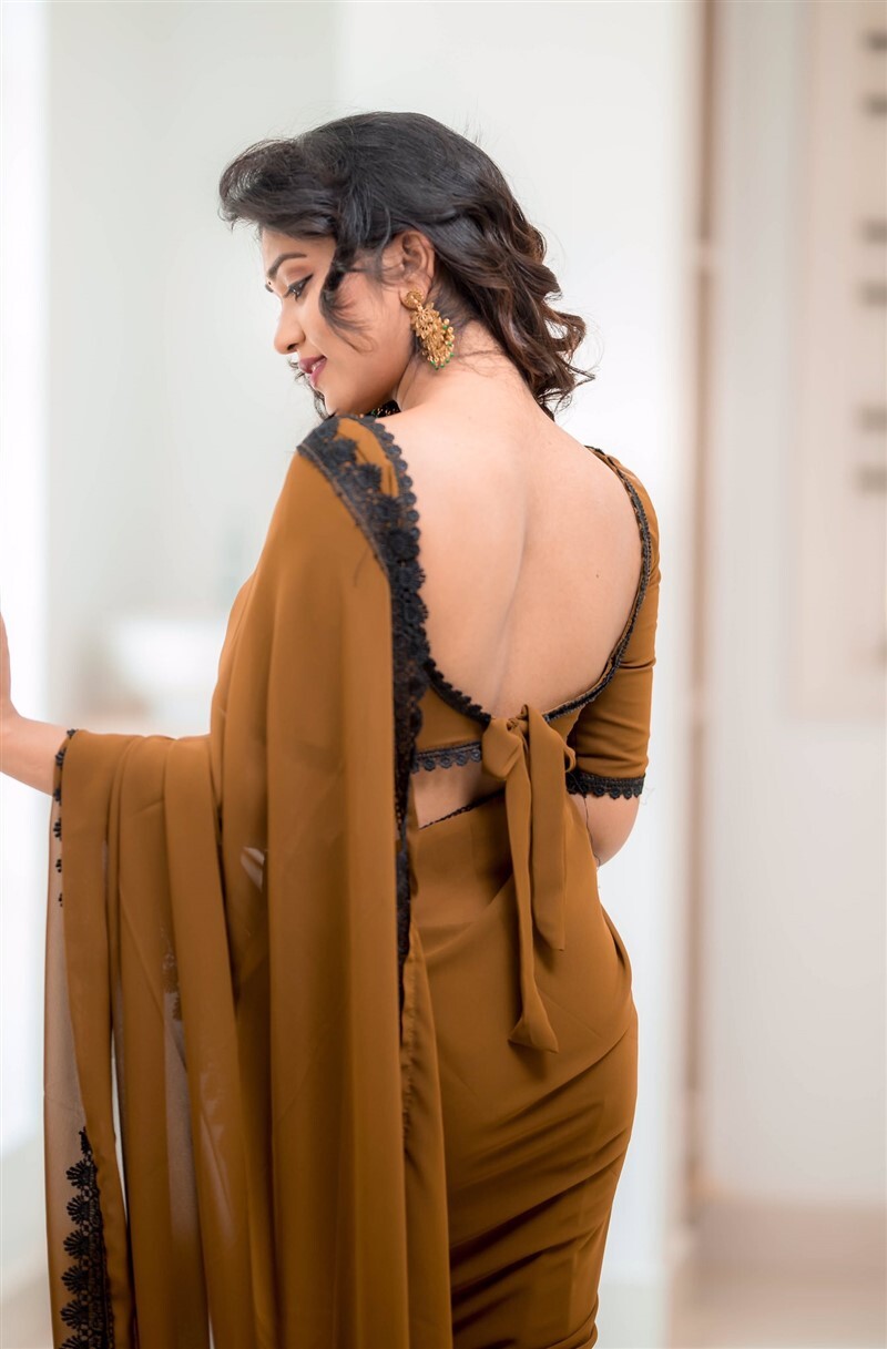 ആരാധകരെ ഞെട്ടിച്ച് അനന്യാമണിയുടെ ധാവണി ഫോട്ടോഷൂട്ട്; വൈറലായ ചിത്രങ്ങള്‍ കാണാം