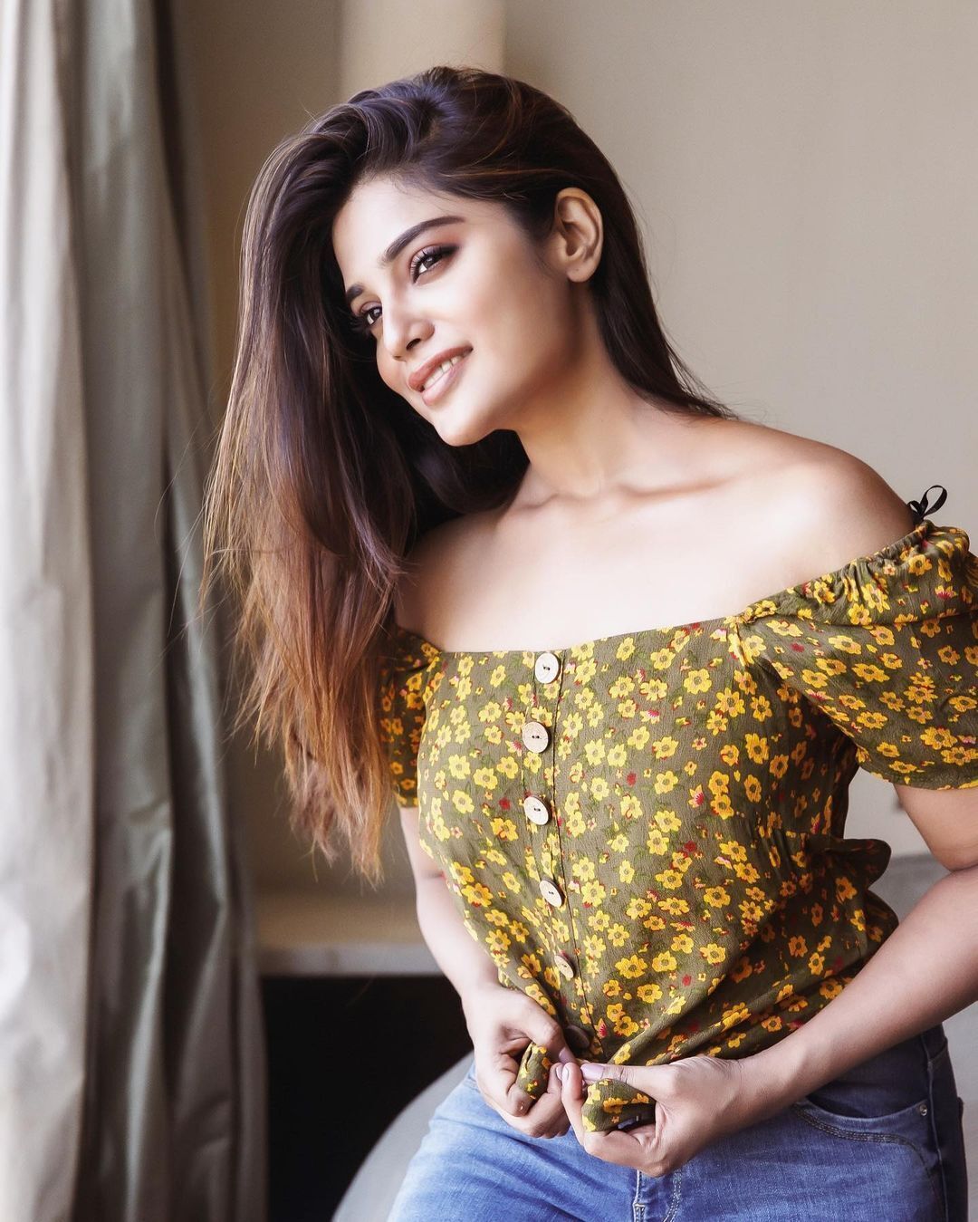 സിംപിളായി ആത്മിക, ഏറ്റവും പുതിയ ചിത്രങ്ങൾ കാണാം