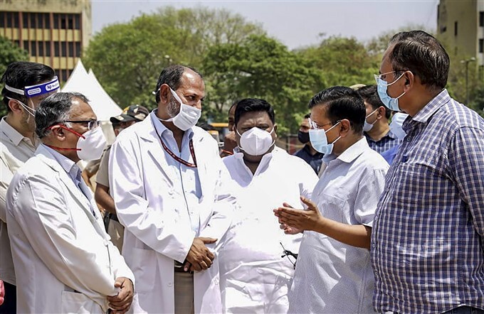 Delhi CM Arvind Kejriwal Visits GTB hospital In Delhi
