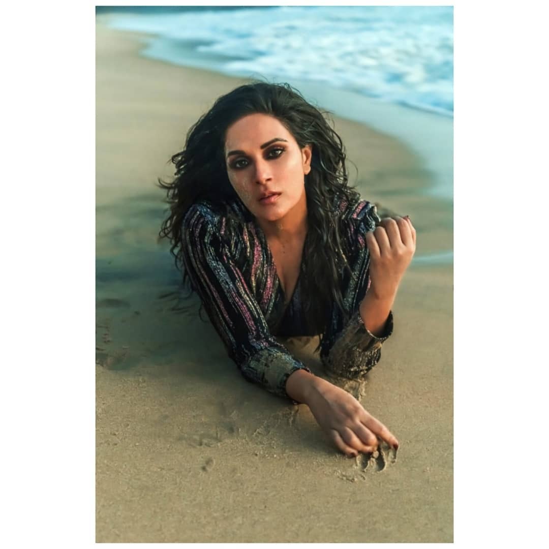 തിരമാലകള്‍ക്കിടെയില്‍ ഗ്ലാമറസ് ഫോട്ടോഷൂട്ടുമായി റിച്ച ചദ്ദാ, വൈറല്‍ ചിത്രങ്ങള്‍ ഏറ്റെടുത്ത് ആരാധകര്‍