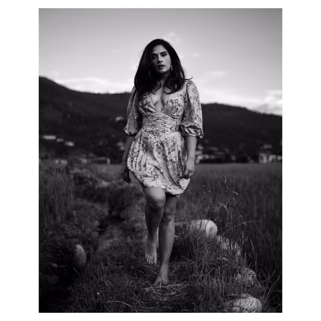 തിരമാലകള്‍ക്കിടെയില്‍ ഗ്ലാമറസ് ഫോട്ടോഷൂട്ടുമായി റിച്ച ചദ്ദാ, വൈറല്‍ ചിത്രങ്ങള്‍ ഏറ്റെടുത്ത് ആരാധകര്‍