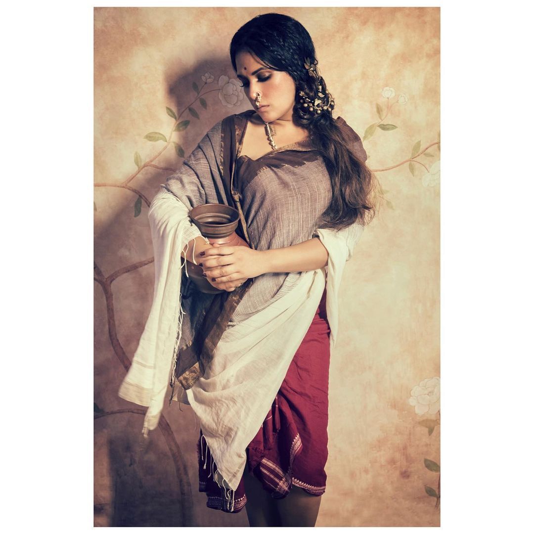 തിരമാലകള്‍ക്കിടെയില്‍ ഗ്ലാമറസ് ഫോട്ടോഷൂട്ടുമായി റിച്ച ചദ്ദാ, വൈറല്‍ ചിത്രങ്ങള്‍ ഏറ്റെടുത്ത് ആരാധകര്‍