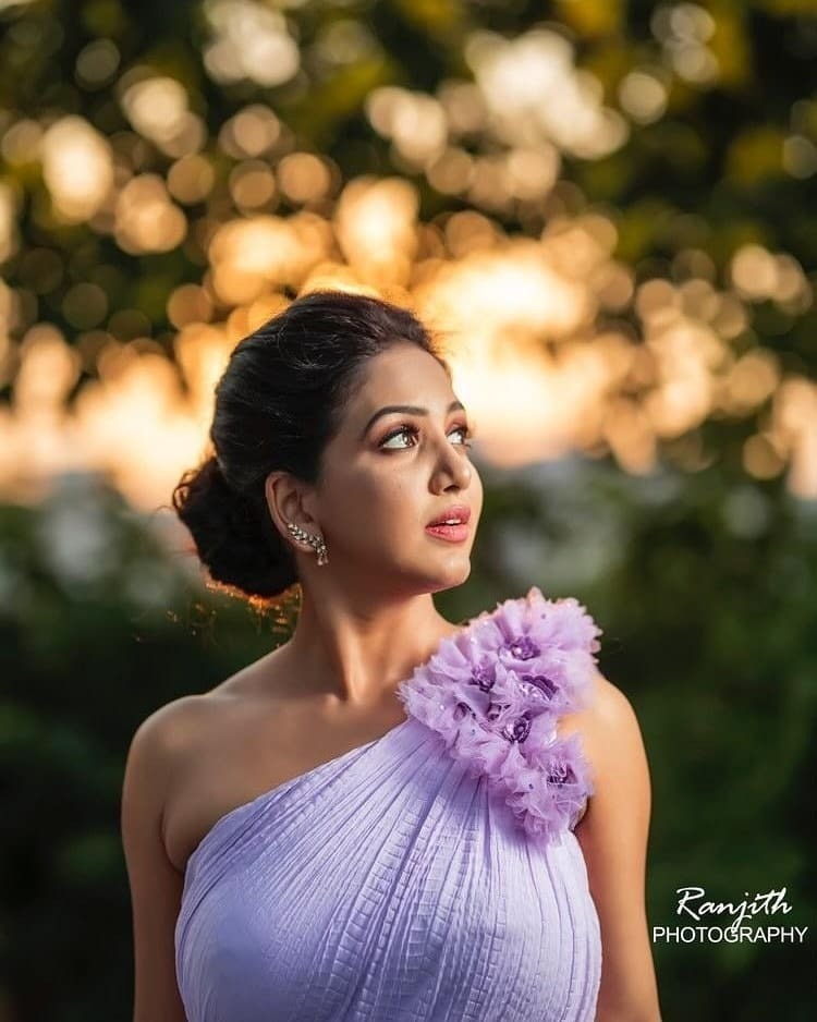 ആരാധകര്‍ കാത്തിരുന്ന പവനി റെഡ്ഡിയുടെ ഗ്ലാമര്‍ ഫോട്ടോഷൂട്ട്, വൈറല്‍ ചിത്രങ്ങള്‍ കാണാം