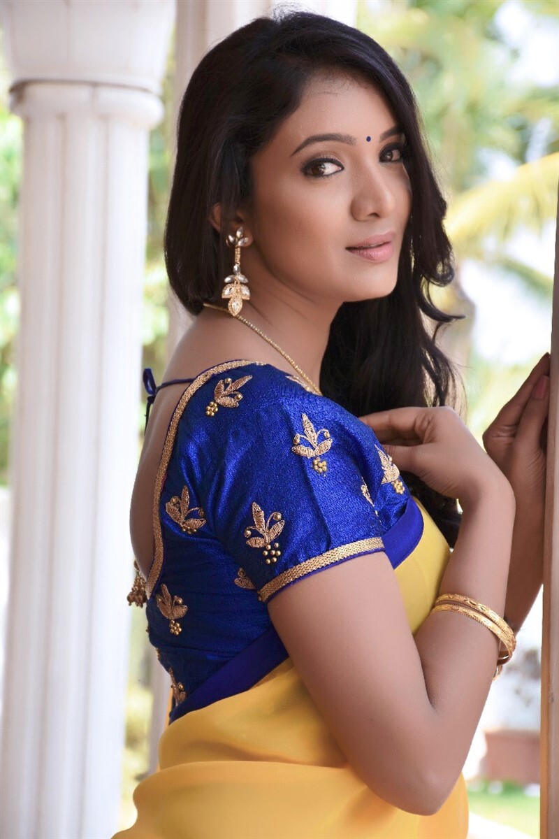 ഹോട്ട് ലുക്കിൽ സനിഹ യാദവ്, പുതിയ ചിത്രങ്ങളേറ്റെടുത്ത് ആരാധകർ