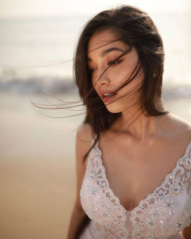 കടല്‍ തീരത്ത് കുതിരയോടൊപ്പം മാലാഖയെ പോലെ തിളങ്ങി ദിഗംഗന സൂര്യവംശി, വൈറല്‍ ചിത്രങ്ങള്‍ കാണാം