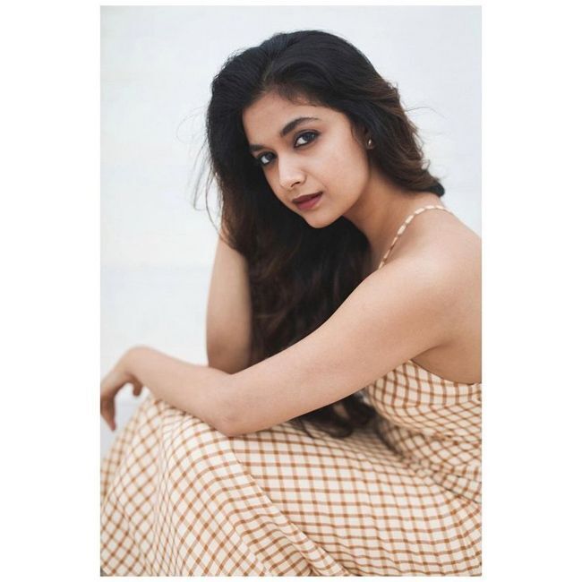 സാരിയിൽ അതിസുന്ദരിയായി മലയാളികളുടെ ഇഷ്ടനായിക, കീർത്തി സുരേഷിന്റെ ചിത്രങ്ങൾ കാണാം
