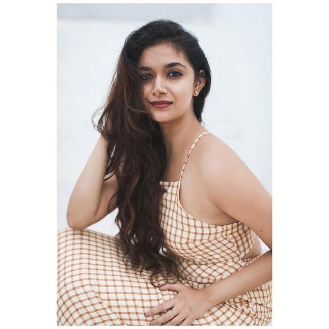സാരിയിൽ അതിസുന്ദരിയായി മലയാളികളുടെ ഇഷ്ടനായിക, കീർത്തി സുരേഷിന്റെ ചിത്രങ്ങൾ കാണാം