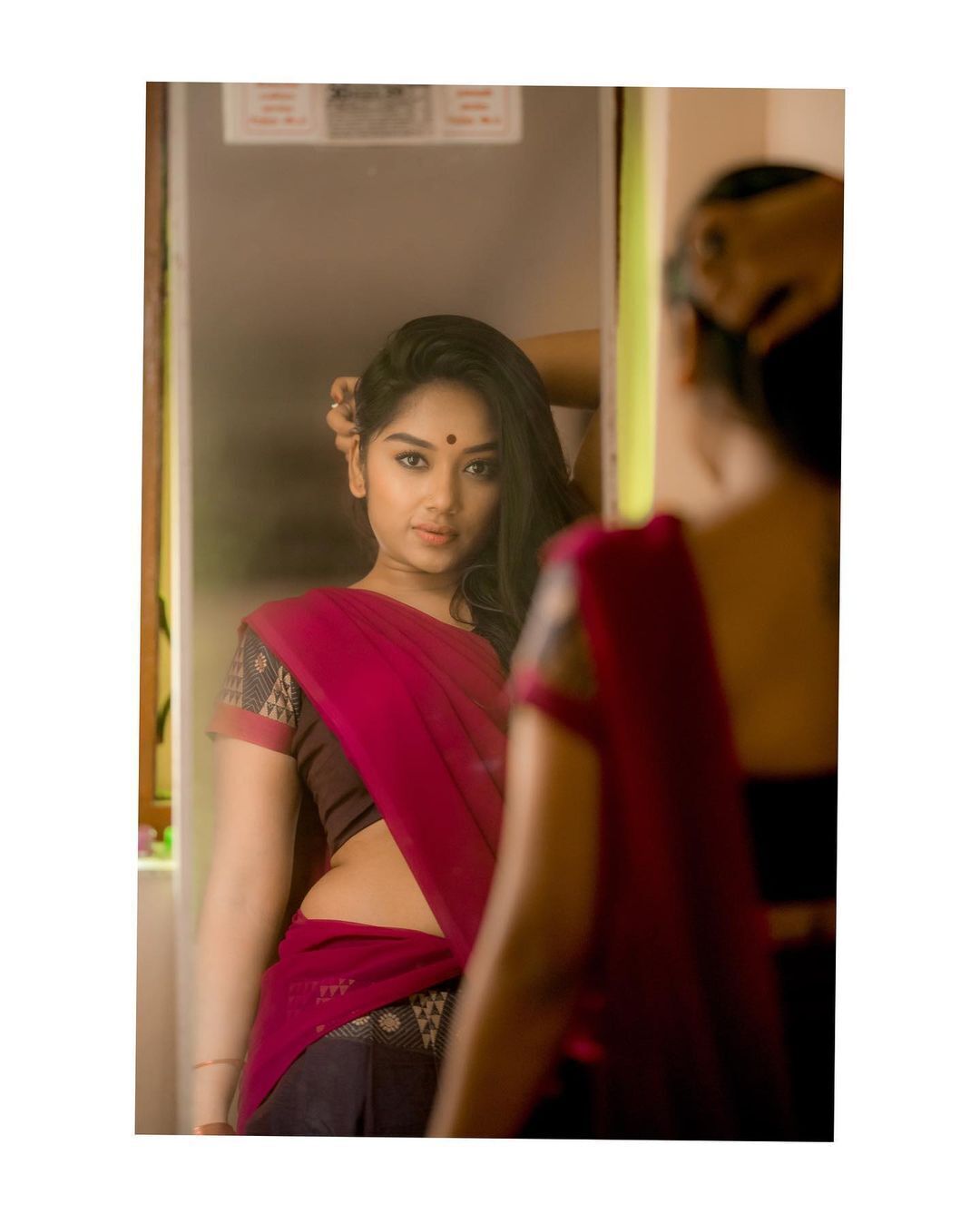 നാടന്‍ ലുക്കില്‍ ഗ്ലാമറസ് ഫോട്ടോഷൂട്ടുമായി പ്രീതി ശര്‍മ്മ, ആരാധകരുടെ നെഞ്ചിടിപ്പേറ്റുന്ന ചിത്രങ്ങള്‍ കാണാം