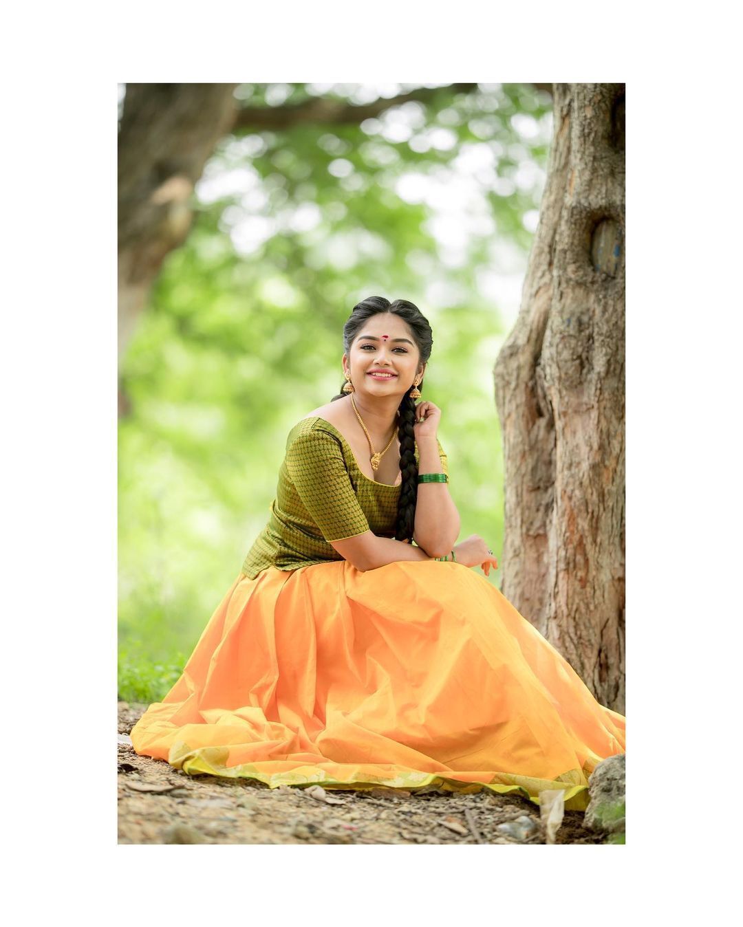 നാടന്‍ ലുക്കില്‍ ഗ്ലാമറസ് ഫോട്ടോഷൂട്ടുമായി പ്രീതി ശര്‍മ്മ, ആരാധകരുടെ നെഞ്ചിടിപ്പേറ്റുന്ന ചിത്രങ്ങള്‍ കാണാം