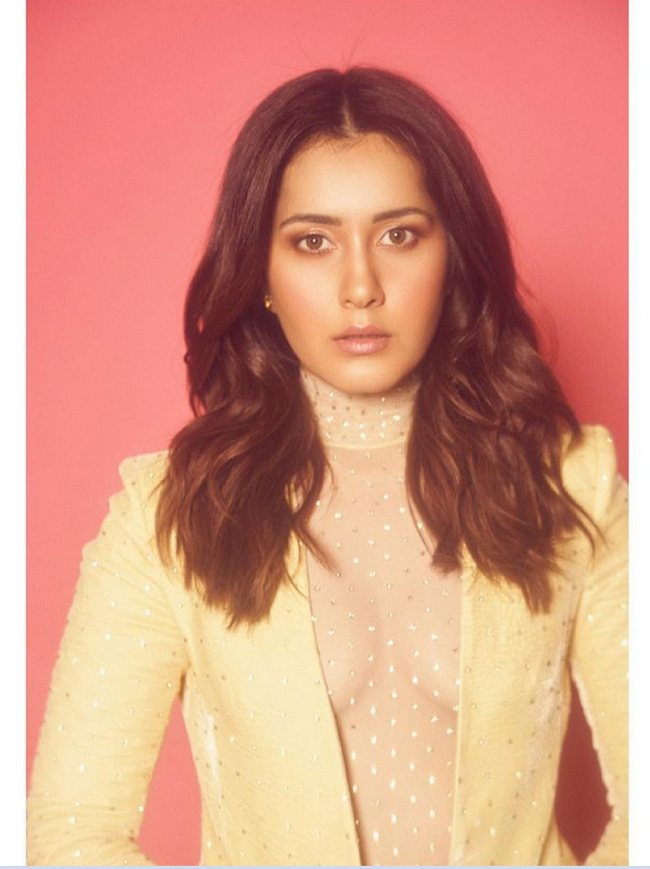 ക്യൂട്ട് ലുക്കില്‍ തിളങ്ങി റാഷി ഖന്ന; ഫോട്ടോഷൂട്ട് ഏറ്റെടുത്ത് ആരാധകര്‍, ചിത്രങ്ങള്‍ വൈറല്‍