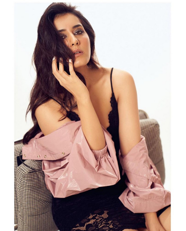 ക്യൂട്ട് ലുക്കില്‍ തിളങ്ങി റാഷി ഖന്ന; ഫോട്ടോഷൂട്ട് ഏറ്റെടുത്ത് ആരാധകര്‍, ചിത്രങ്ങള്‍ വൈറല്‍