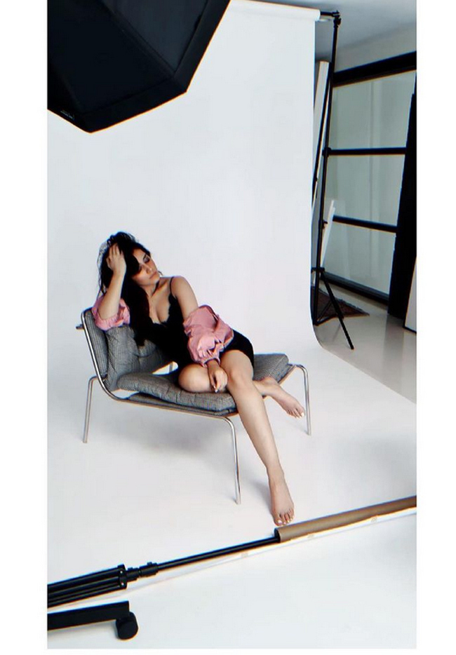 ക്യൂട്ട് ലുക്കില്‍ തിളങ്ങി റാഷി ഖന്ന; ഫോട്ടോഷൂട്ട് ഏറ്റെടുത്ത് ആരാധകര്‍, ചിത്രങ്ങള്‍ വൈറല്‍