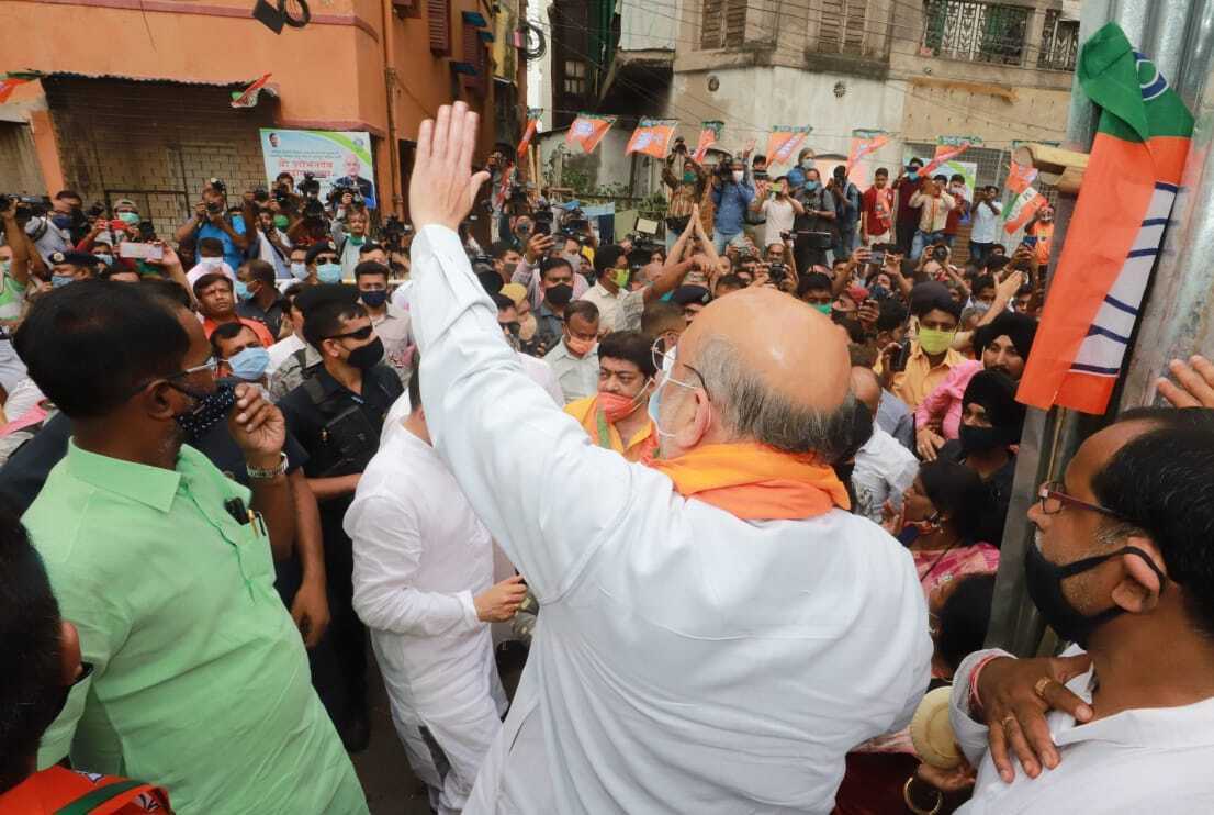 ബംഗാളിൽ വീട് കയറി പ്രചാരണം നടത്തി അമിത് ഷാ- ചിത്രങ്ങൾ