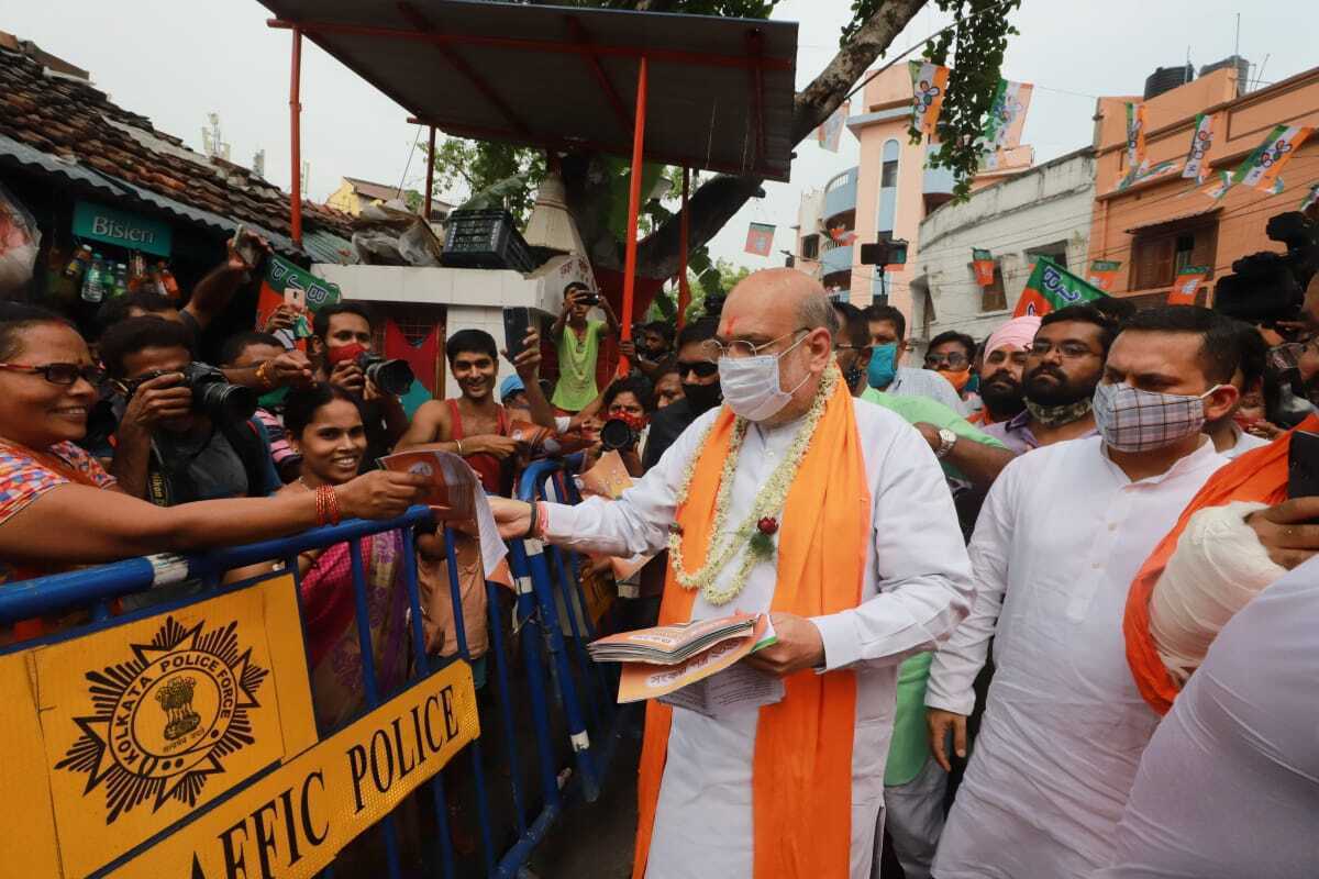 ബംഗാളിൽ വീട് കയറി പ്രചാരണം നടത്തി അമിത് ഷാ- ചിത്രങ്ങൾ