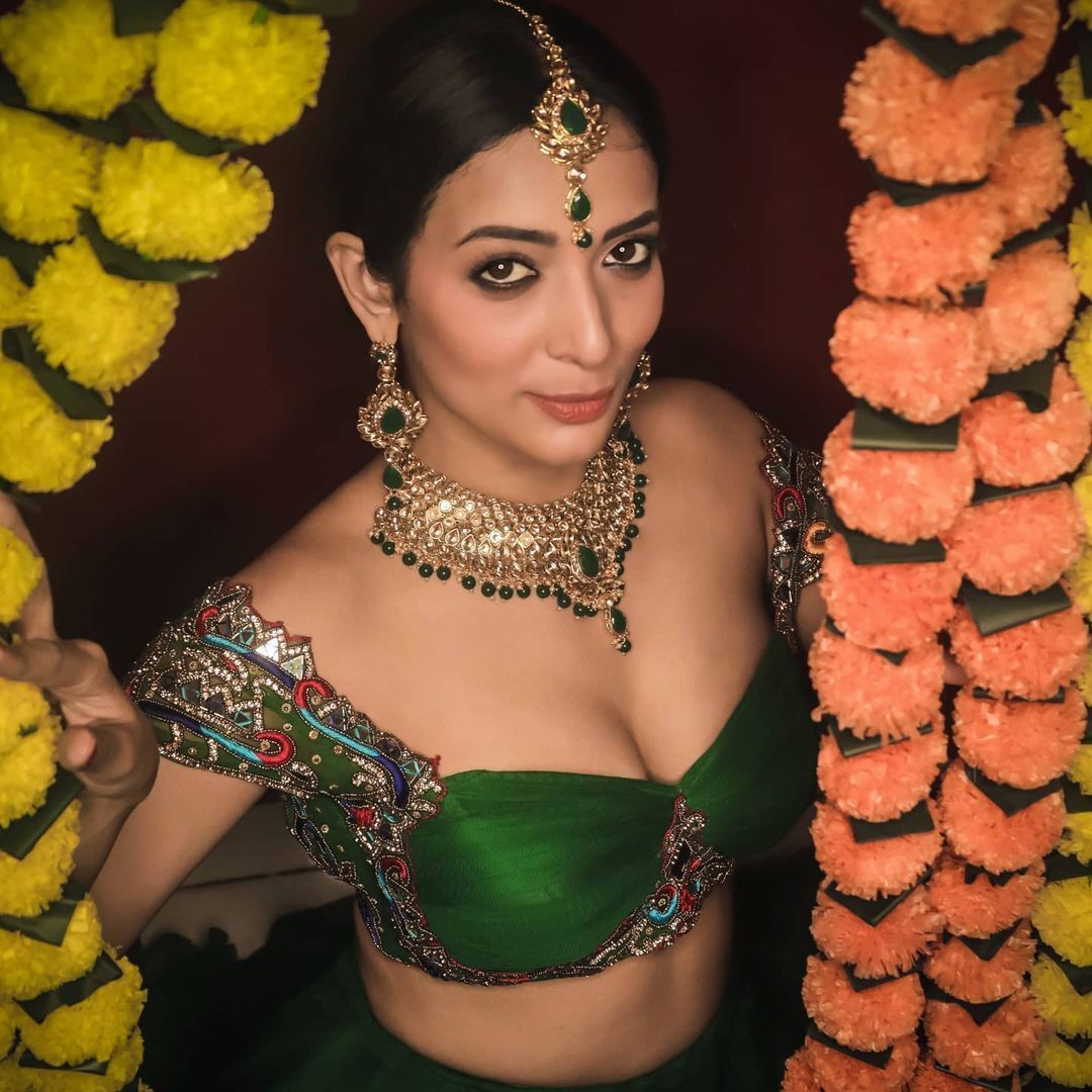 ഗ്ലാമറസ് ലുക്കിൽ ഹീന പഞ്ചൽ; ഏറ്റവും പുതിയ ഫൊട്ടോകൾ വൈറലാകുന്നു