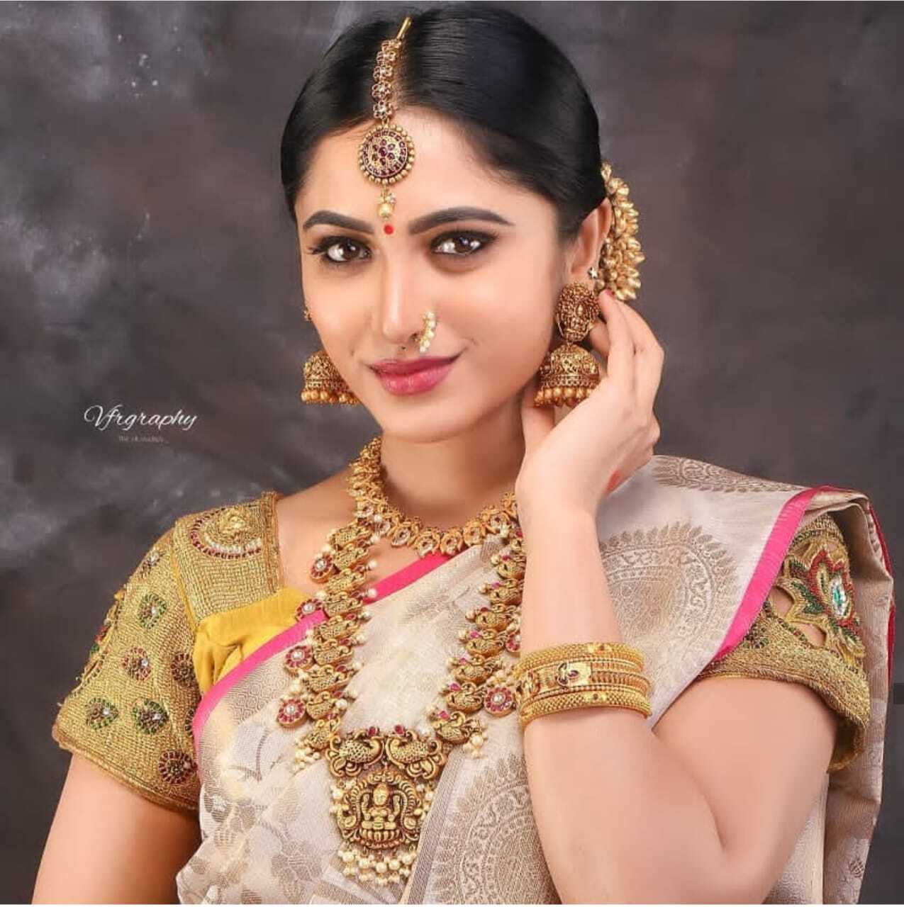 അടിപൊളി ലുക്കിൽ വന്ദന ബ്രുന്ദ; പുതിയ ചിത്രങ്ങൾ കാണാം