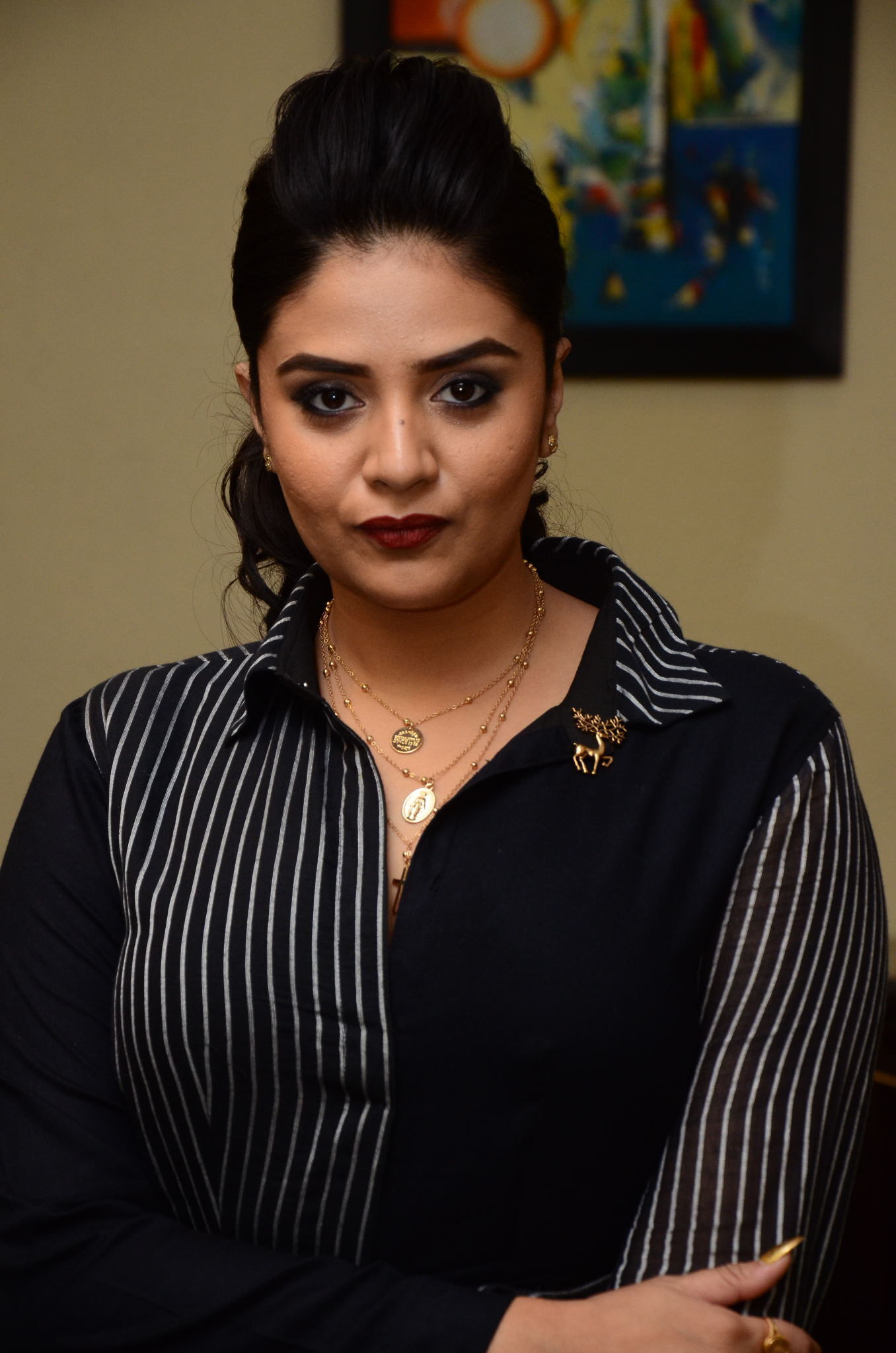 വേറിട്ട ലുക്കില്‍ നടി ശ്രീമുഖി, ചിത്രങ്ങള്‍ കാണാം