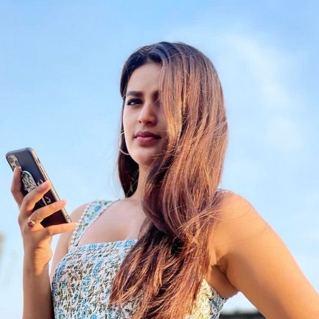 സൂപ്പർ ലുക്കിൽ ബിഗ് ബോസ് താരം; നിധി അഗർവാളിന്റെ ഏറ്റവും പുതിയ ചിത്രങ്ങൾ