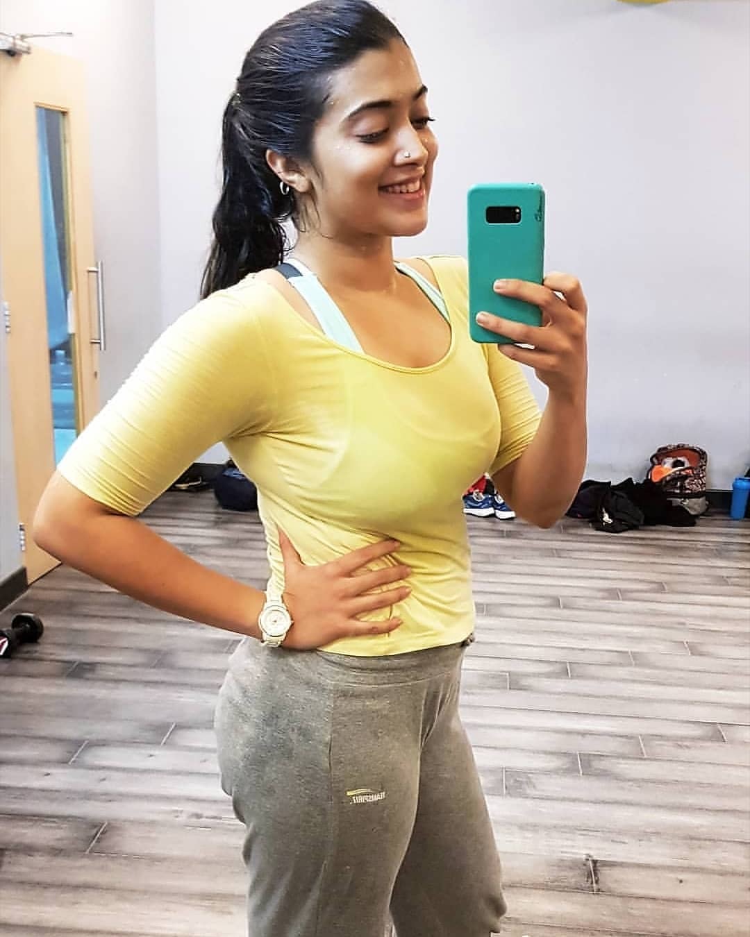 മാധുരി ബ്രഗന്‍സയുടെ വൈറല്‍ ഫോട്ടോ ഷൂട്ട്, ചിത്രങ്ങള്‍ കാണാം