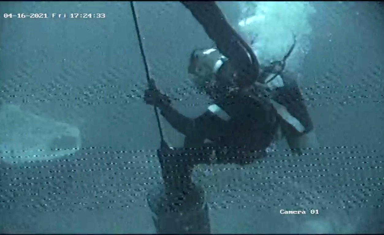 മാംഗ്ലൂര്‍ തീരത്ത് കാണാതയ മല്‍സ്യത്തൊഴിലാളികള്‍ക്ക് വേണ്ടി നാവിക സേനയുടെ തിരച്ചില്‍; ചിത്രങ്ങള്‍ കാണാം