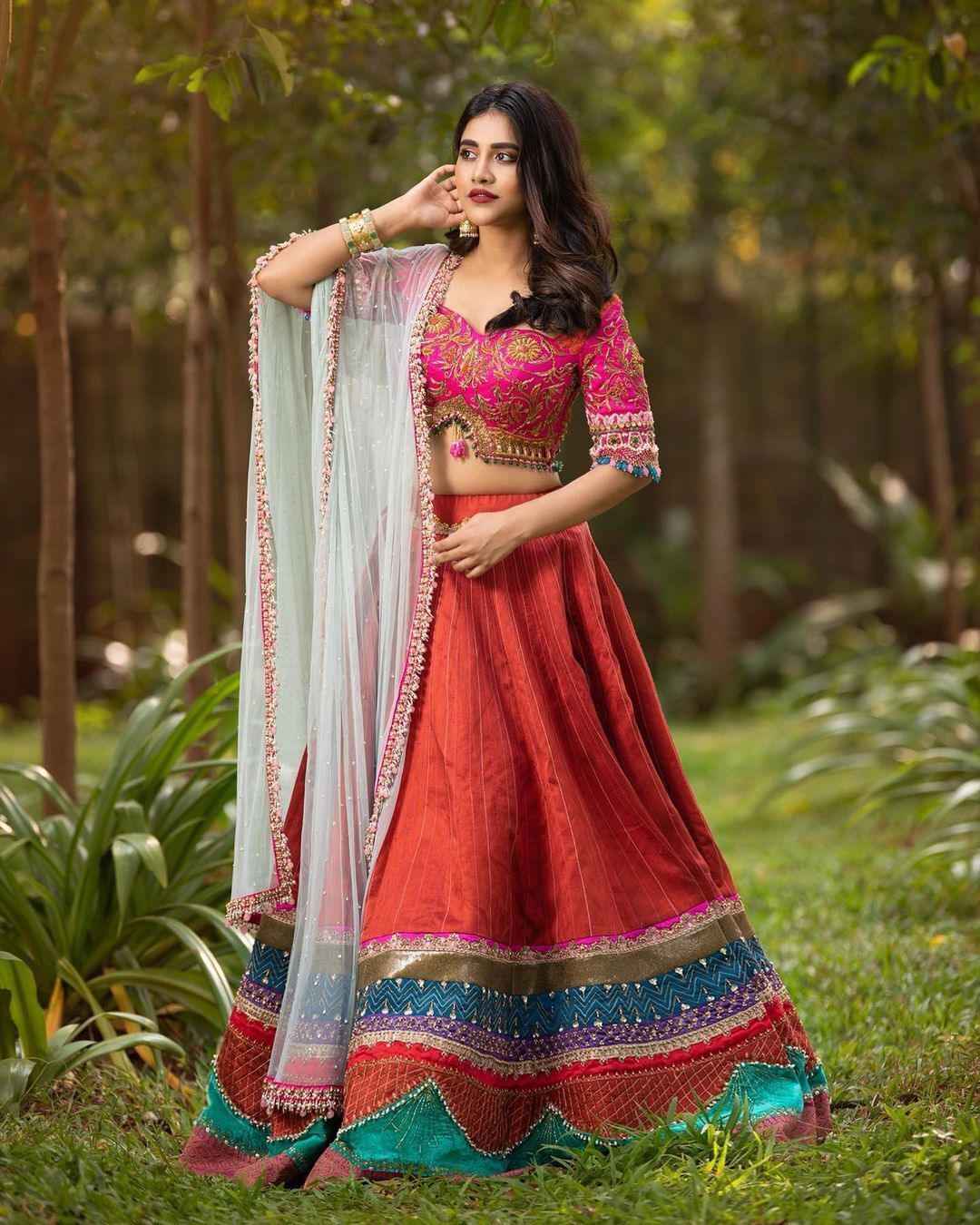 വ്യത്യസ്ത വസ്ത്രങ്ങളില്‍ നഭ നടേഷ്; അടിപൊളി ചിത്രങ്ങള്‍ കാണാം