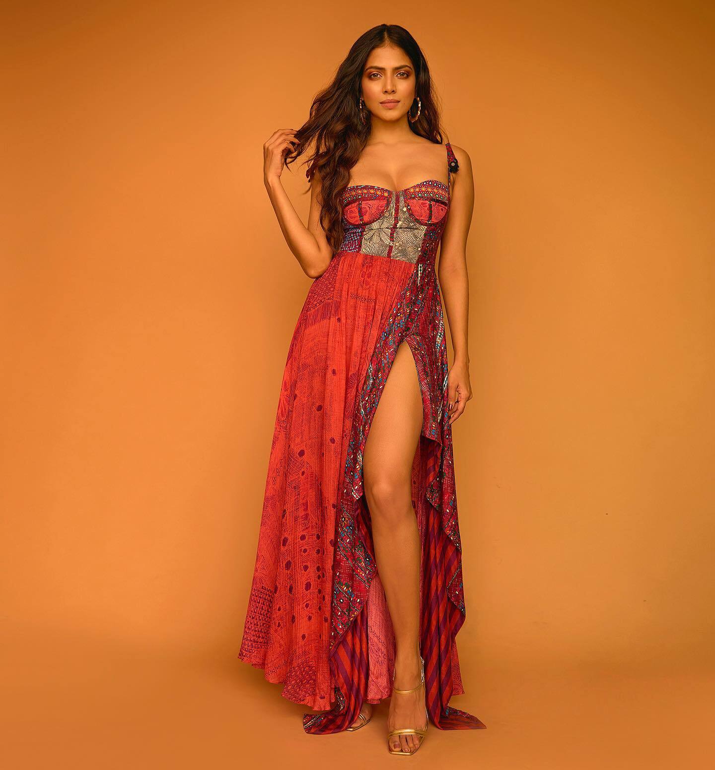 നടി മാളവിക മോഹനന്റെ ഏറ്റവും പുതിയ ചിത്രങ്ങള്‍ കാണാം