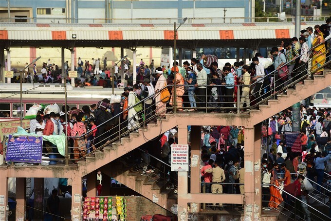 Passengers At Anand Vihar Terminal In Delhi