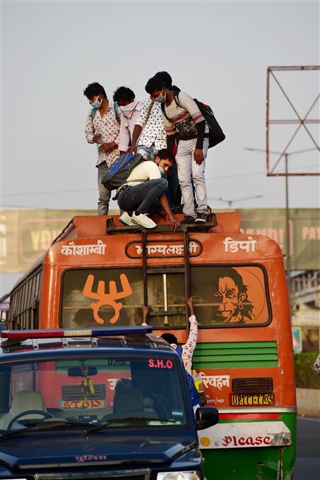 Passengers At Anand Vihar Terminal In Delhi